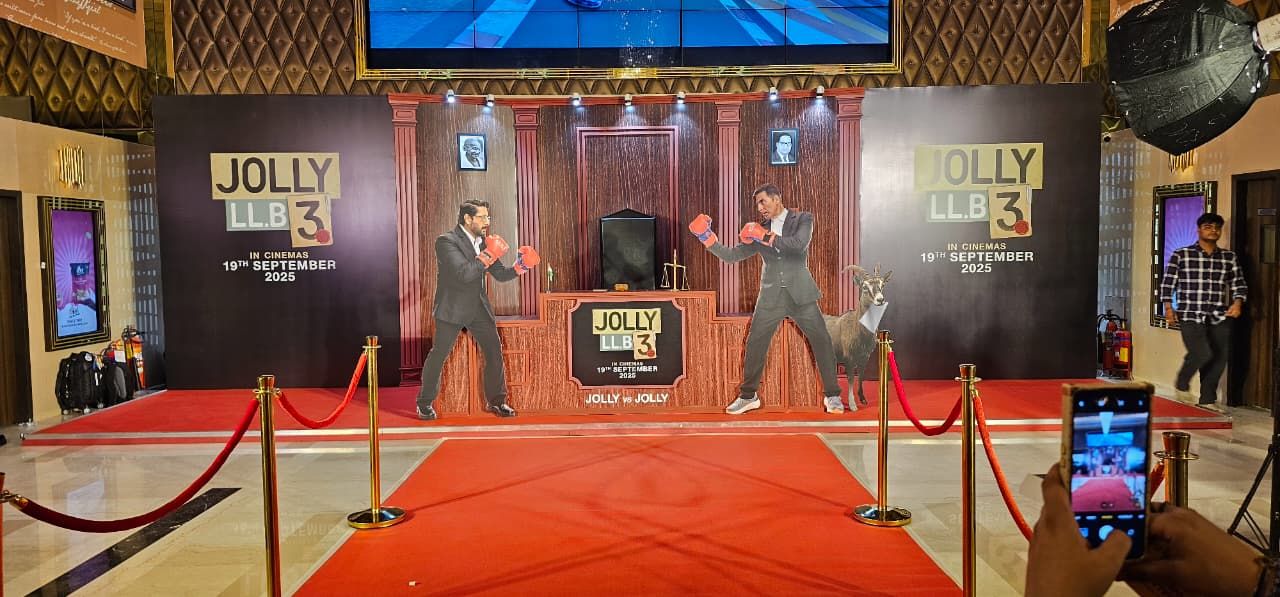 Box Office Report: Akshay Kumar & Arshad Warsi’s Jolly LLB 3 in Theaters Now