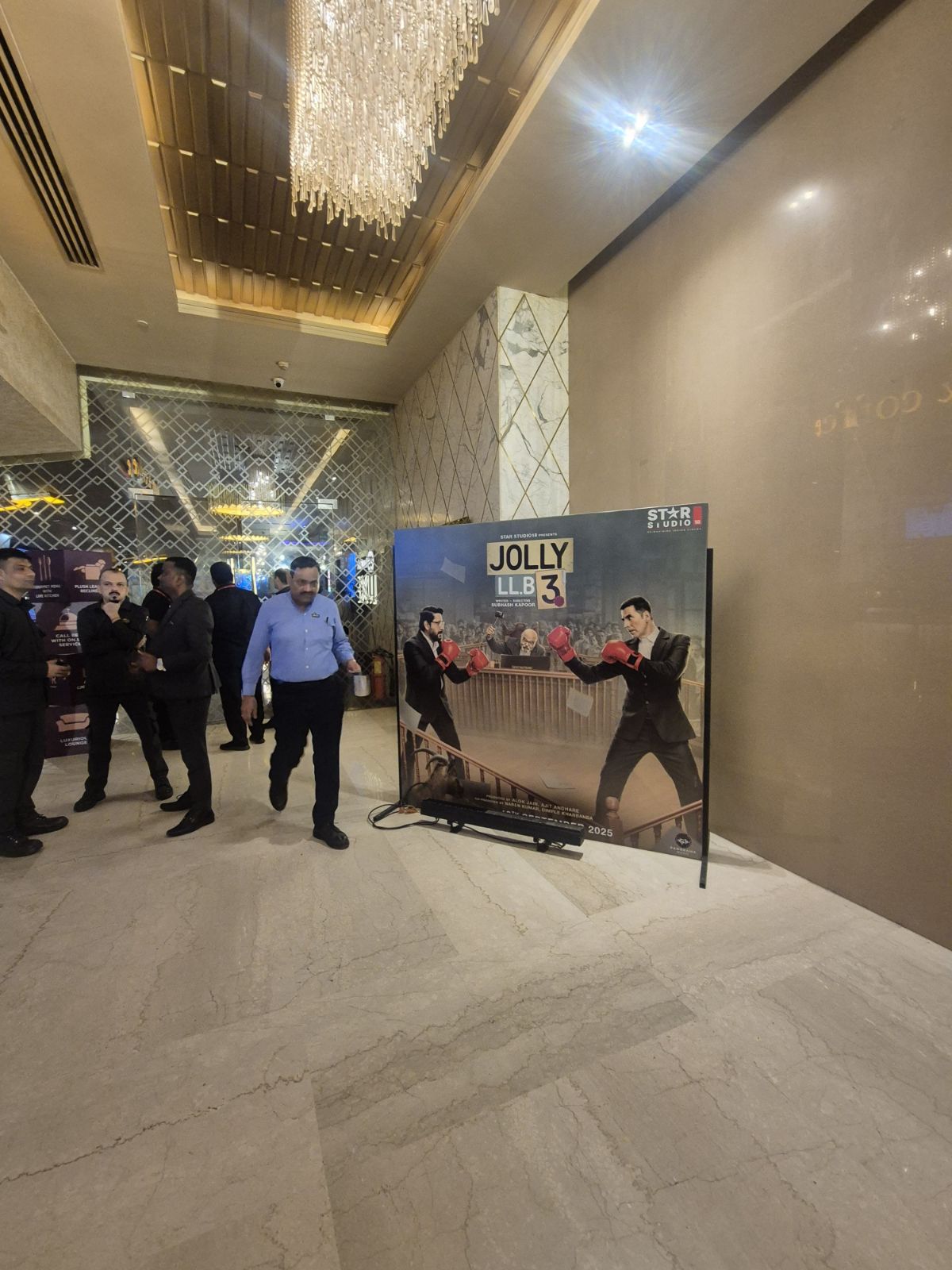 Box Office Report: Akshay Kumar & Arshad Warsi’s Jolly LLB 3 in Theaters Now