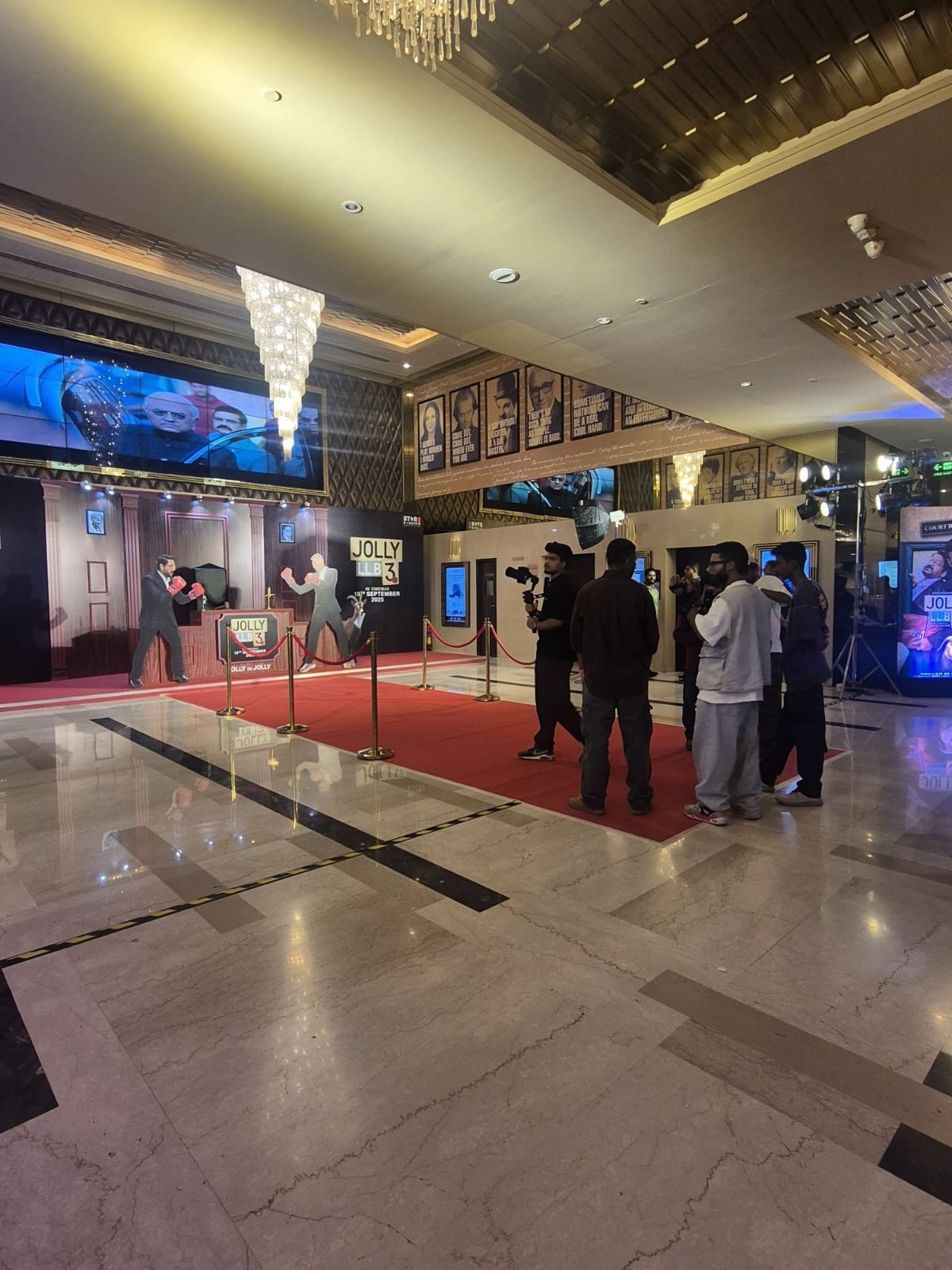 Box Office Report: Akshay Kumar & Arshad Warsi’s Jolly LLB 3 in Theaters Now