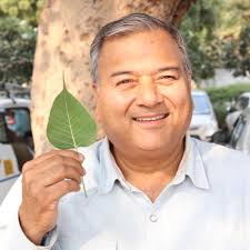 Meet Azad Jain aka Peepal Baba – Contributing Air Quality improvement by Planting Trees