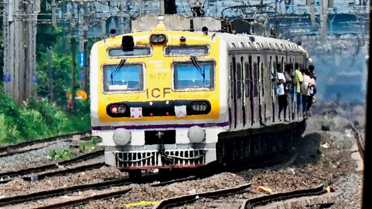 19-Year-Old College Girl Molested at Vashi Railway Station, Man Arrested