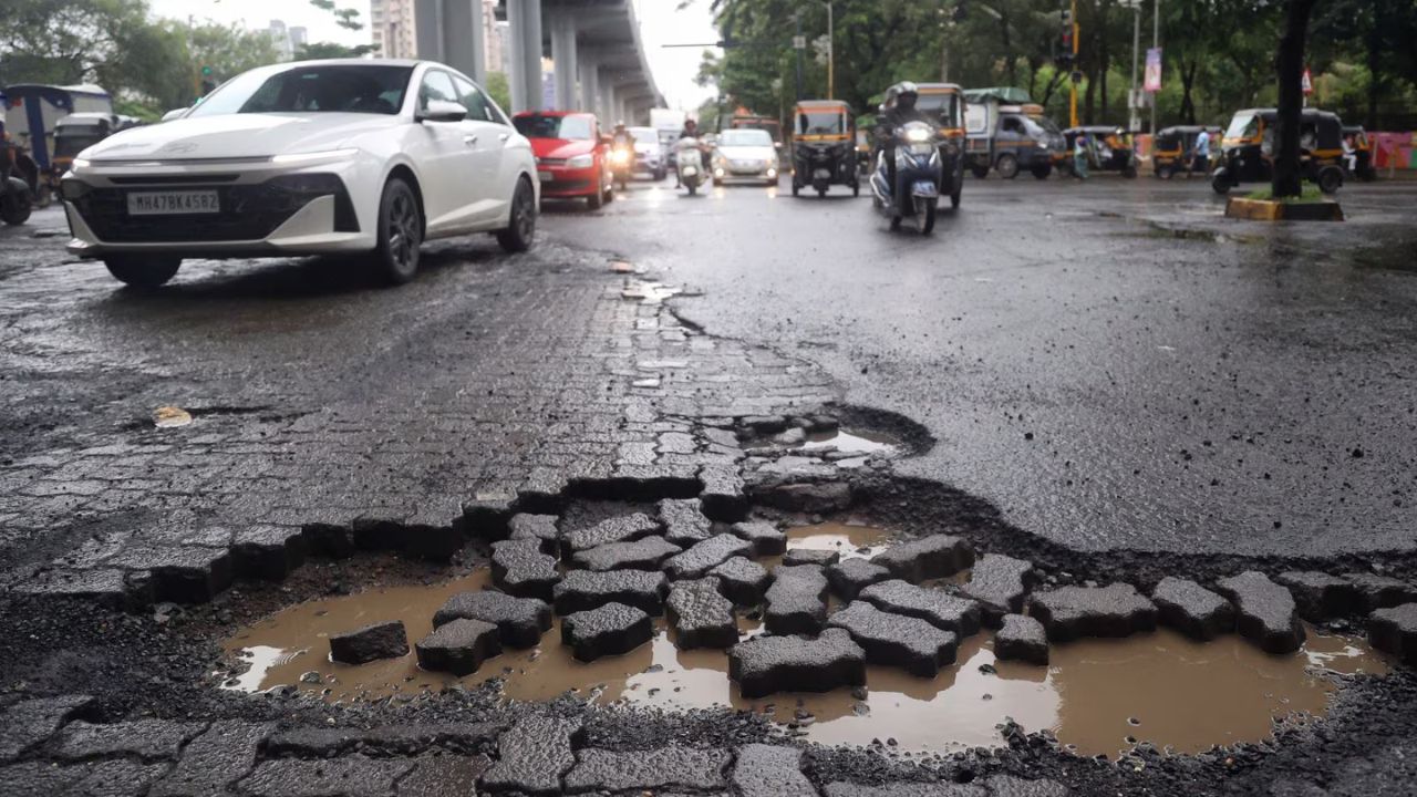 Bombay High Court Orders ₹6 Lakh Compensation for Deaths Caused by Potholes Bombay High Court Orders ₹6 Lakh Compensation for Deaths Caused by Potholes