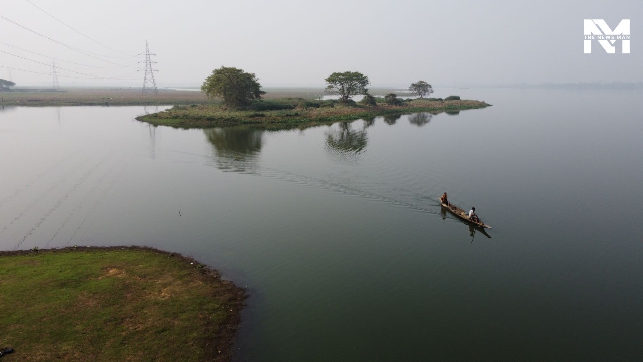 Deepor Beel is a freshwater lake on the outskirts of Guwahati surrounded by marshlands and wetlands. When the monsoon clouds hang above, it is home to numerous migratory birds, transforming into an idyllic bird sanctuary.