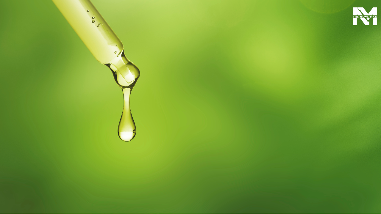 Derived from algae, the oil is a marine-based vegetarian source of omega-3 fatty acids. Algae oil helps reduce inflammation, thereby supporting joint health and reducing pain.