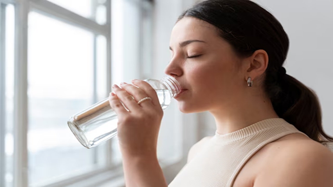 Copper or Stainless Steel: Which Bottle for Drinking Water is Best for Health Copper or Stainless Steel: Which Bottle for Drinking Water is Best for Health