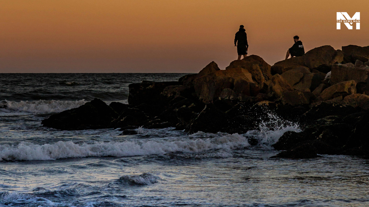 For a tranquil escape from city life, Manori Beach invites visitors to relax and soak in the breathtaking sunsets. Located on Dharavi Bet in northern Mumbai, India, Manori lies adjacent to the Gorai and Uttan Beach.