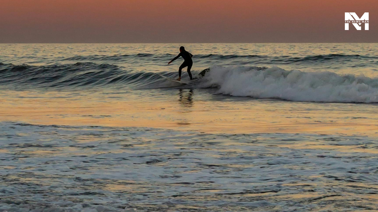 Situated just 100 km from Mumbai, Kihim in Alibaug is adorned with incredible golden sand, clear and blue water, and lush surroundings. It is perfect for sunbathing, swimming, and also ideal for long walks at the seashore.