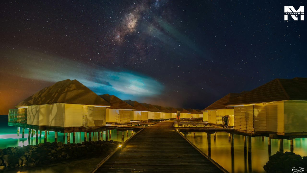 Stargazing: In the tranquil and idyllic landscape of the Maldives, lie under the blanket of stars. Light a bonfire, play soft music, and enjoy a romantic night in a paradise full of white sand and glistening waters.