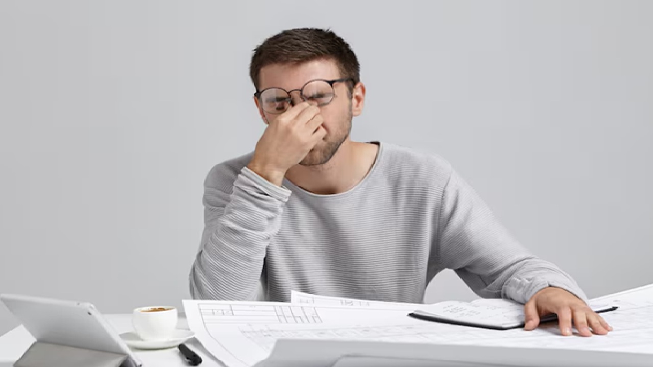 Feeling Tired All Day? Follow THESE 7 Habits Before Going to Bed