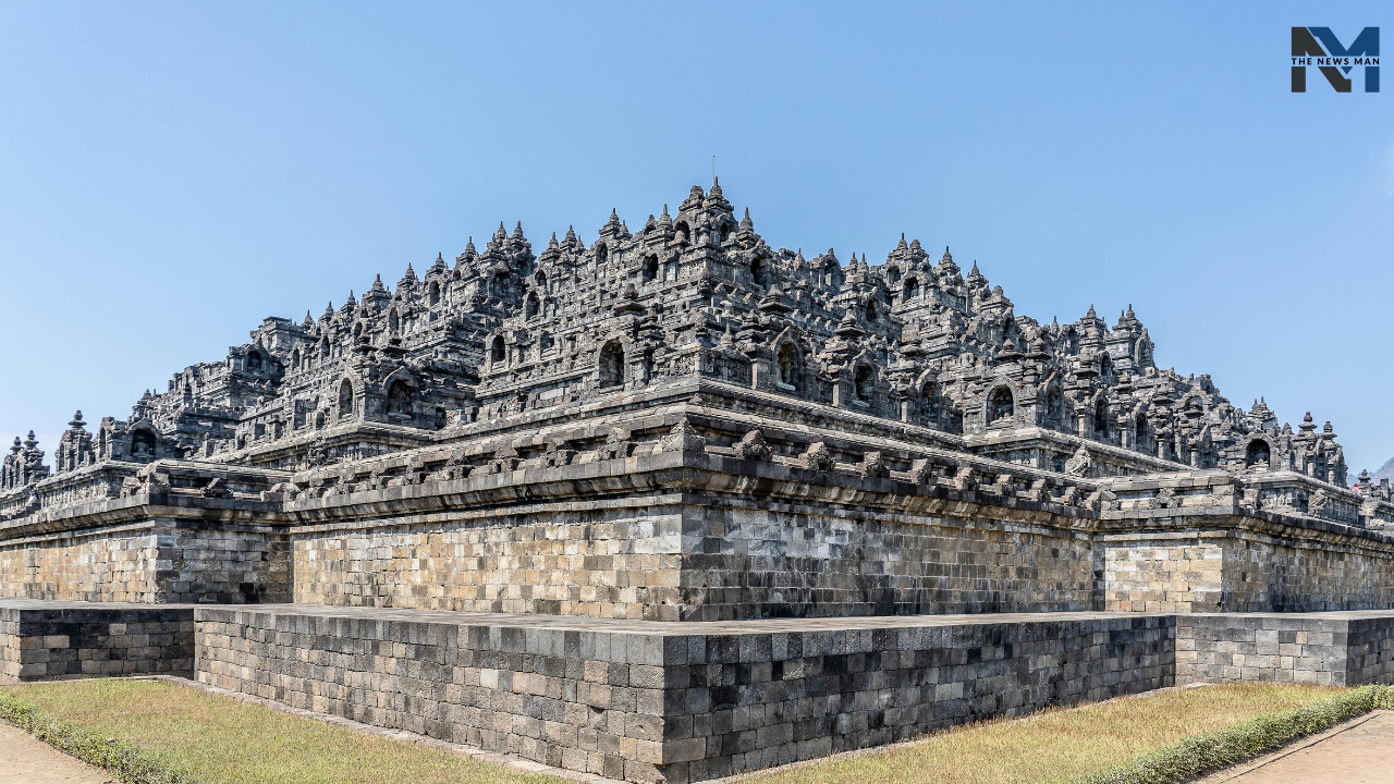 Located in central Java Island, Indonesia, Borobudur Temple is the largest Buddhist monument in the world. Its construction began in the 9th century and came to a halt in the 14th century due to the conversion of the Javanese people to Islam and the fall of the Hindu empire. The temple’s alluring design, nine stacked platforms, and natural surroundings make it one of the most beautiful temples in Indonesia.