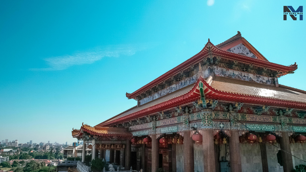 Kek Lok Si Temple’s architecture showcases Chinese, Thai, and Burmese styles throughout its stunning seven stories. Situated in Malaysia, it is believed that approximately 10,000 statues of Buddha are depicted throughout its main pagodas. Built in the state of Penang, known for its sandy beaches, creative interactive street art, and incredible seafood dishes, the temple is one of the finest temple complexes in Southeast Asia.