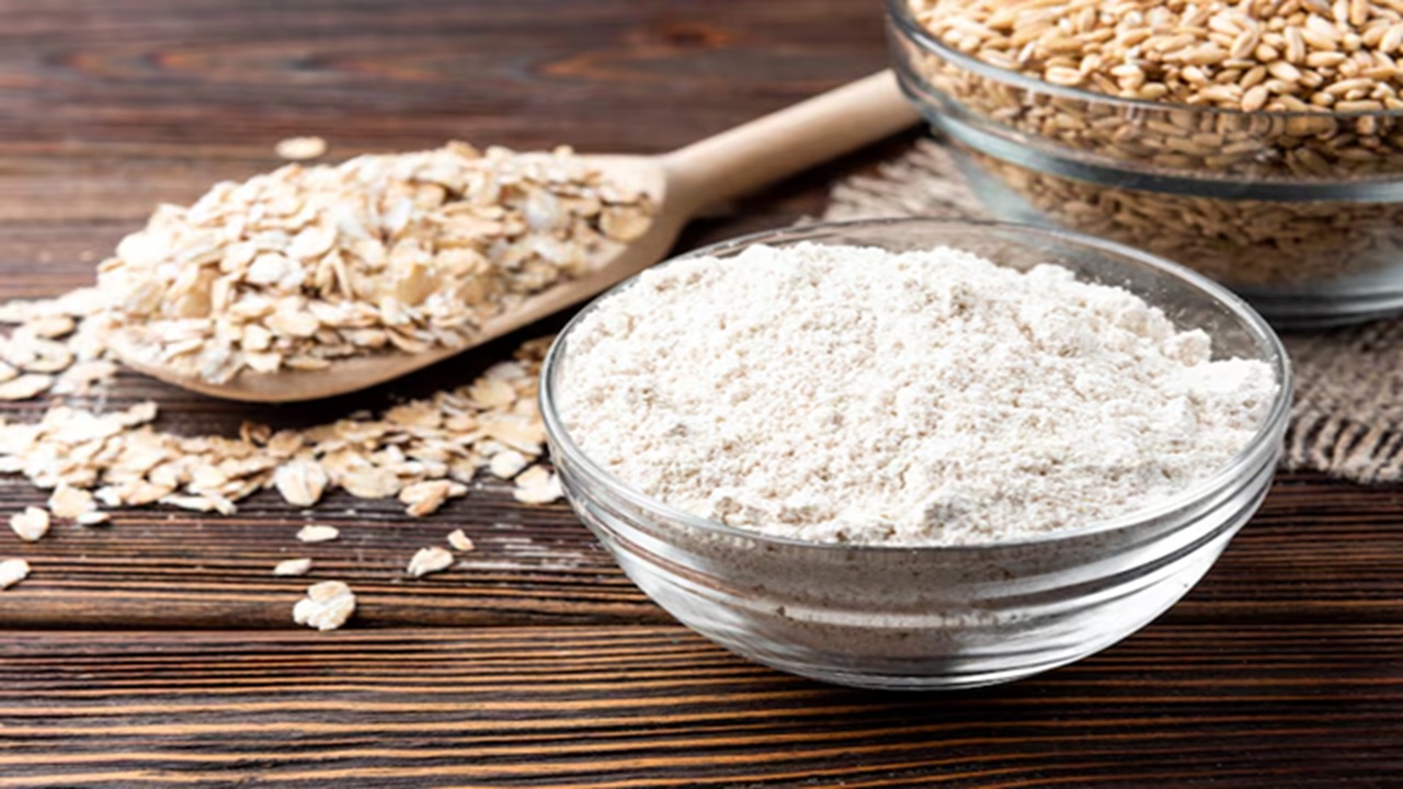 Oat flour improves blood pressure and lowers cholesterol. It has vitamins and minerals. It is the best alternative for flour.