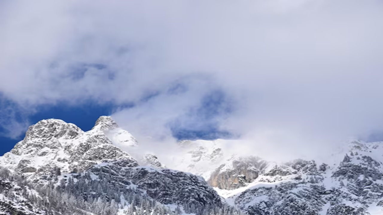 Winter Holidays: 5 Destinations in India to Enjoy Snowfall