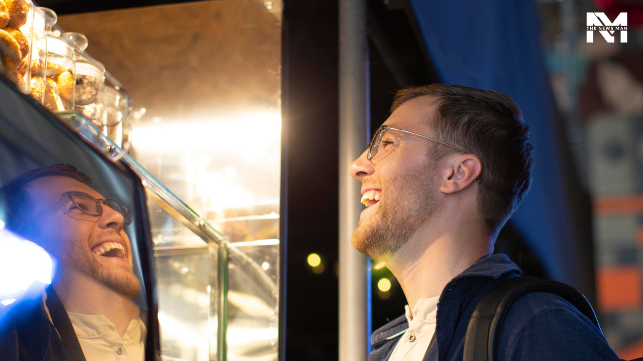 A night out in Manila, Philippines, will never break your bank. Best known for its vibrant and diverse nightlife, you can explore late-night food markets, hop to bars and clubs, and try out a variety of entertainment options.