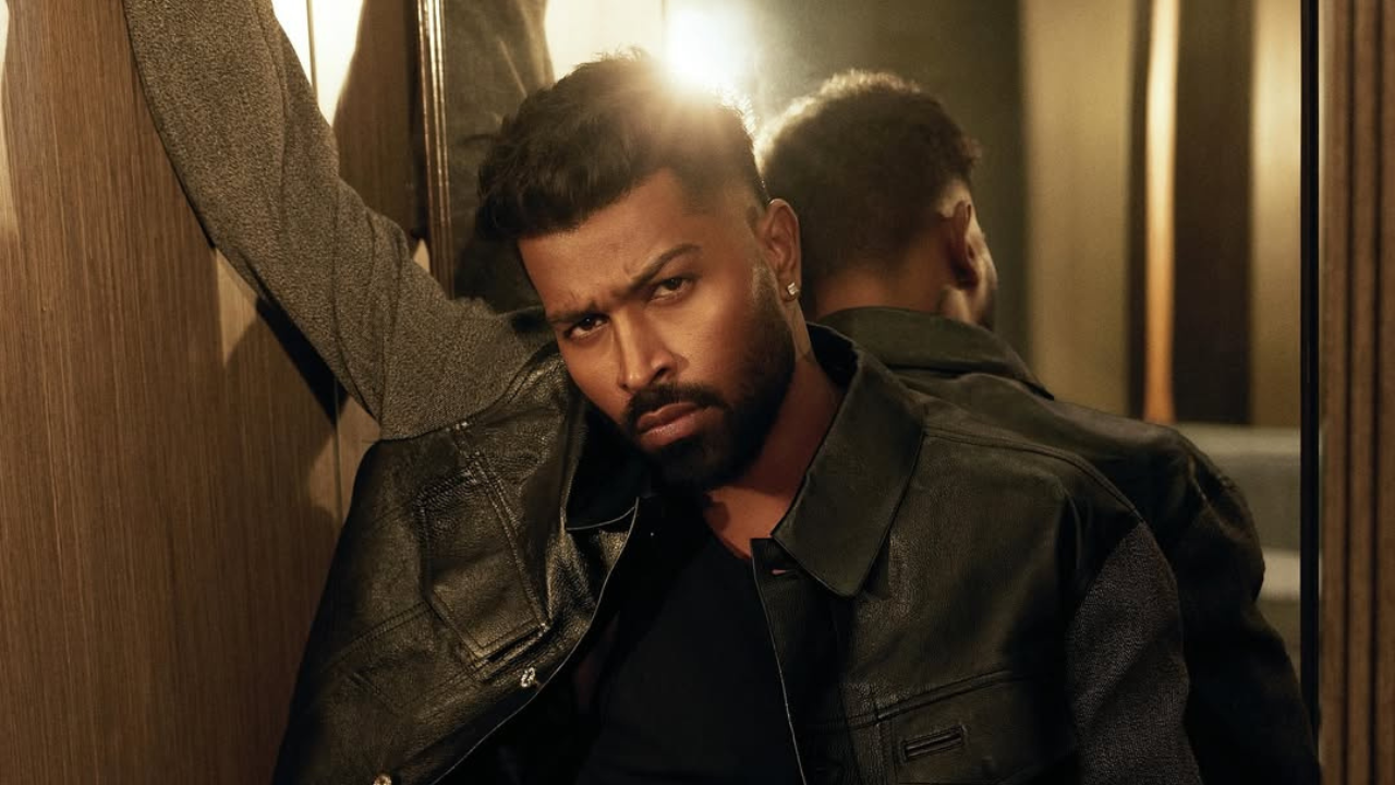 Hardik Pandya has to be the dapper dude among all the cricketers. Undoubtedly, he is synonymous with high-end fashion and glam. His love for luxury accessories, designer labels highlights his personality. Whether on the field or off, Pandya carries an aura of charm and confidence that resonates well with his unique fashion choices.