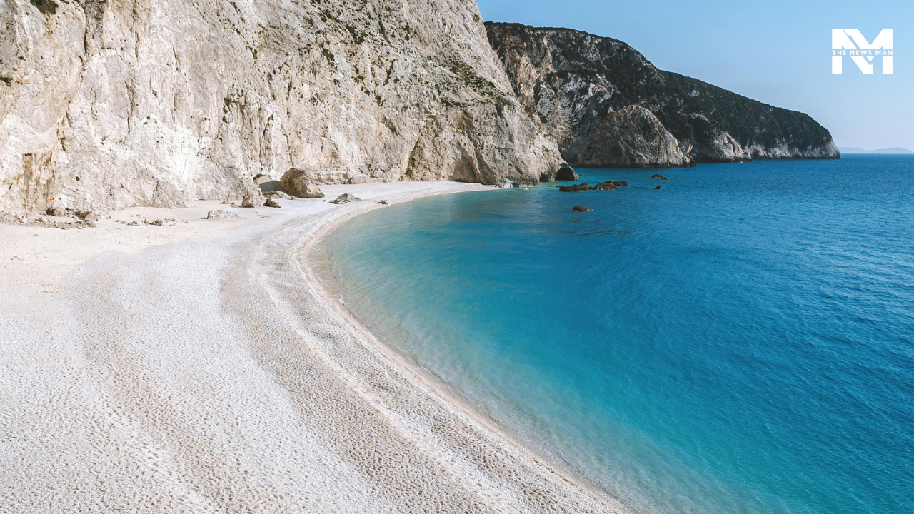 4. Kampoudi Beach, Greece:
Known for its long, sandy beach and shallow waters, Kampoudi Beach invites tourists of all ages. The beach has been awarded multiple Blue Flags for its spotless sand and clear water, making it perfect for swimming.