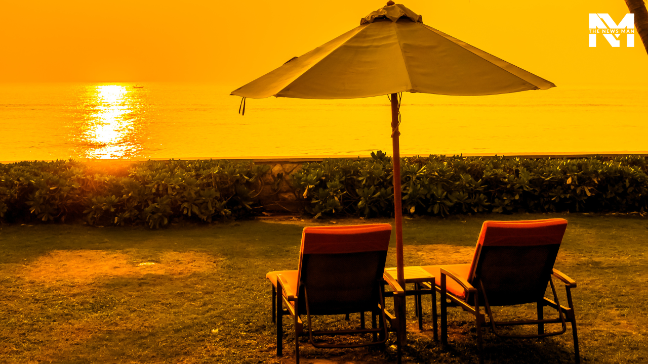 Keri Beach, also known as Querim Beach, is located at the northernmost part of Goa. Nestled away from major tourist hubs, it is the perfect place to witness a stunning view while trekking up a small hill. It is a secluded beach where you can enjoy watching sunsets and spending leisurely time at the seashore.