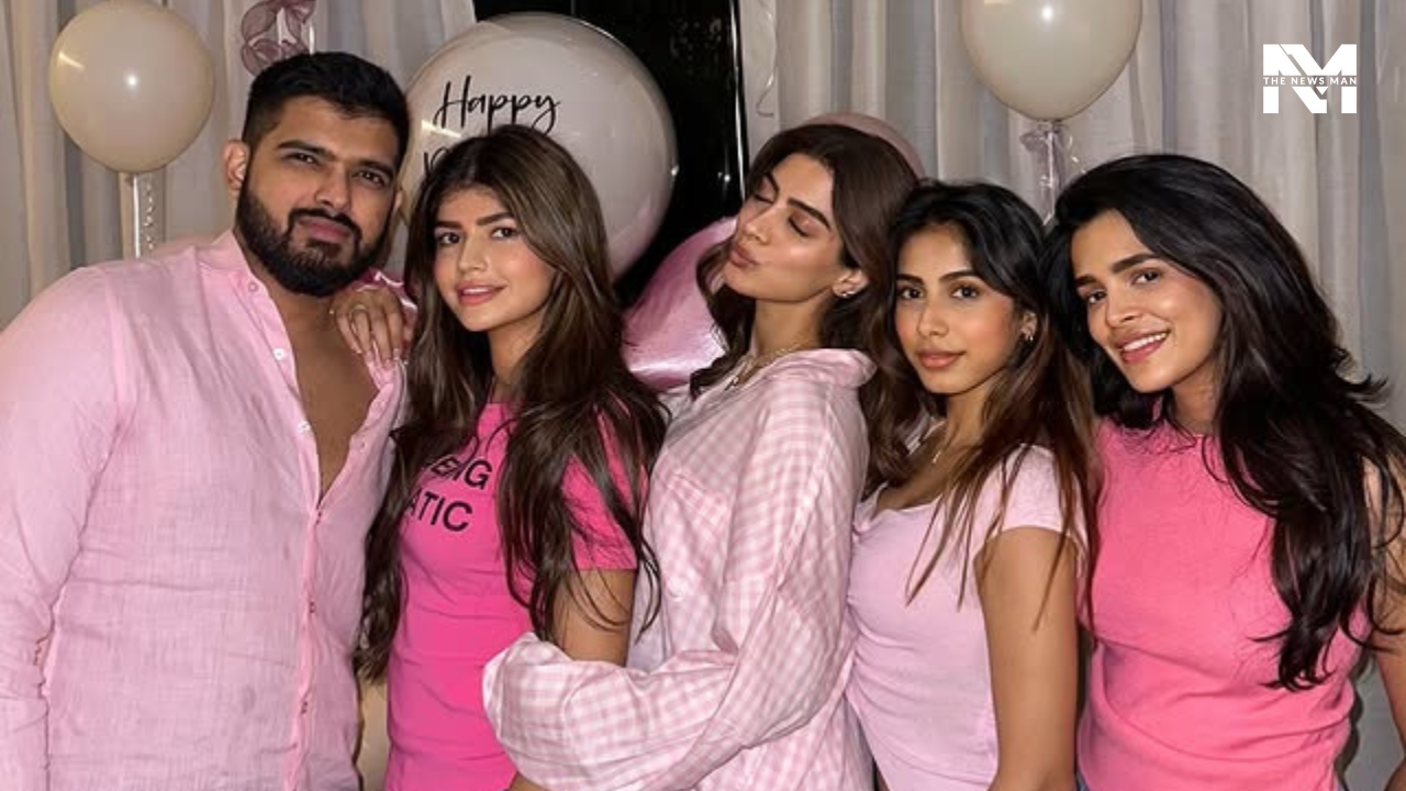 Her dearest friends, namely Anas Khan, Anjini Dhawan, Malaya Nagpal, and Peeya Sanghavi, made her birthday night unforgettable.