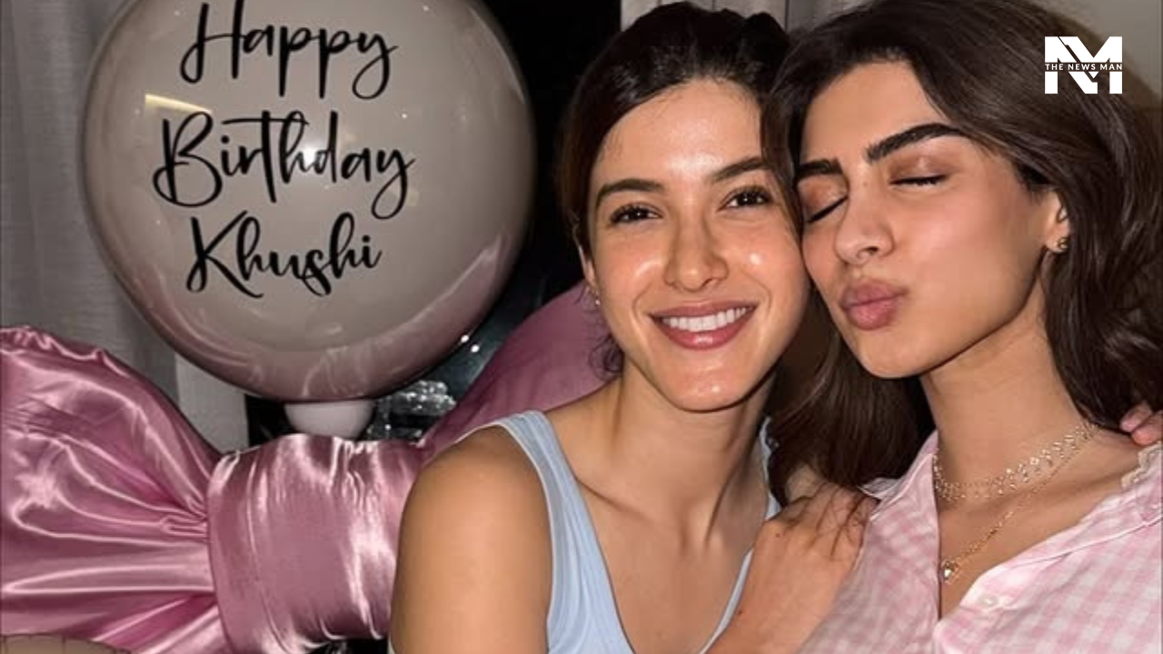 Apart from her friends, her cousin sister, Shanaya Kapoor, too, was a part of her quarter-century celebration.