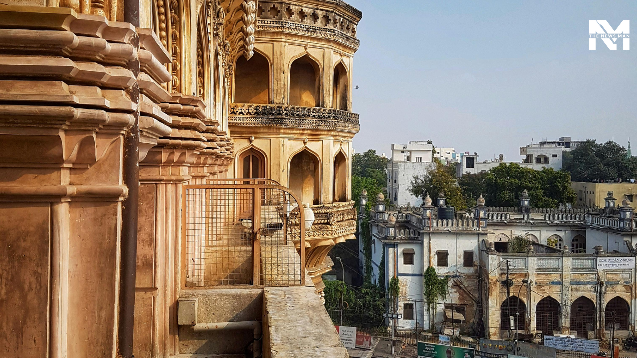 As an emerging tech and pharma hub, Hyderabad generates a GDP of around $75 billion. Since it has emerged as a leading IT and economic center, citizens call the city ‘Cyberabad.’