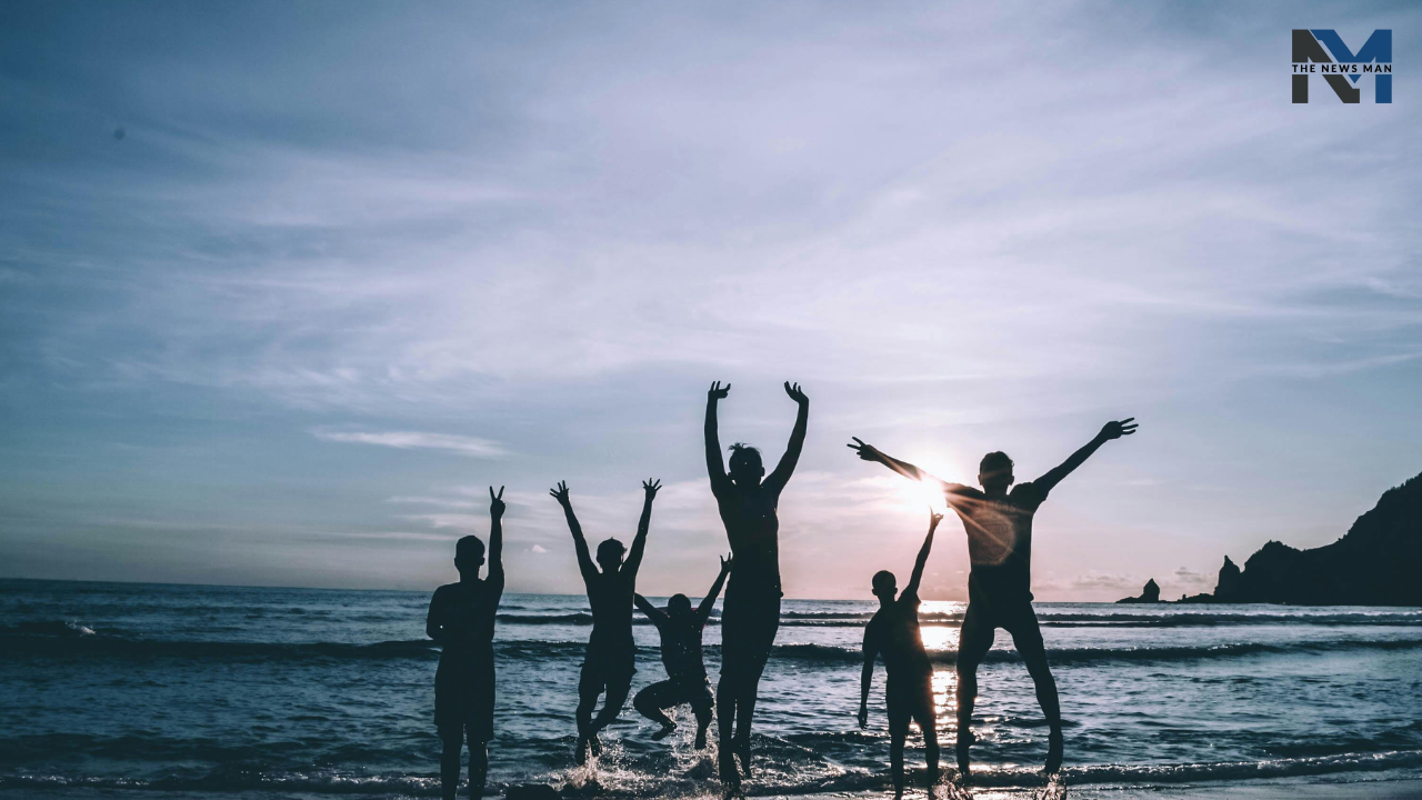 For those seeking tranquility at its best, Ozran Beach is ideal. It is a small, quiet, and family-friendly beach for swimming or relaxing under beach shacks.