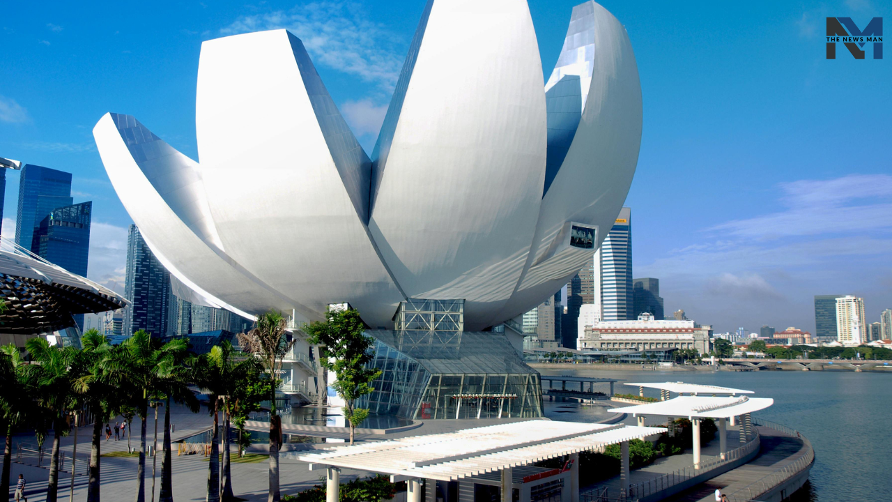 Discover creativity at its best only at the ArtScience Museum. Here you can witness the exquisite combination of design, architecture, media, and technology. It is located within the integrated resort of Marina Bay Sands in the Downtown Core of the Central Area in Singapore.