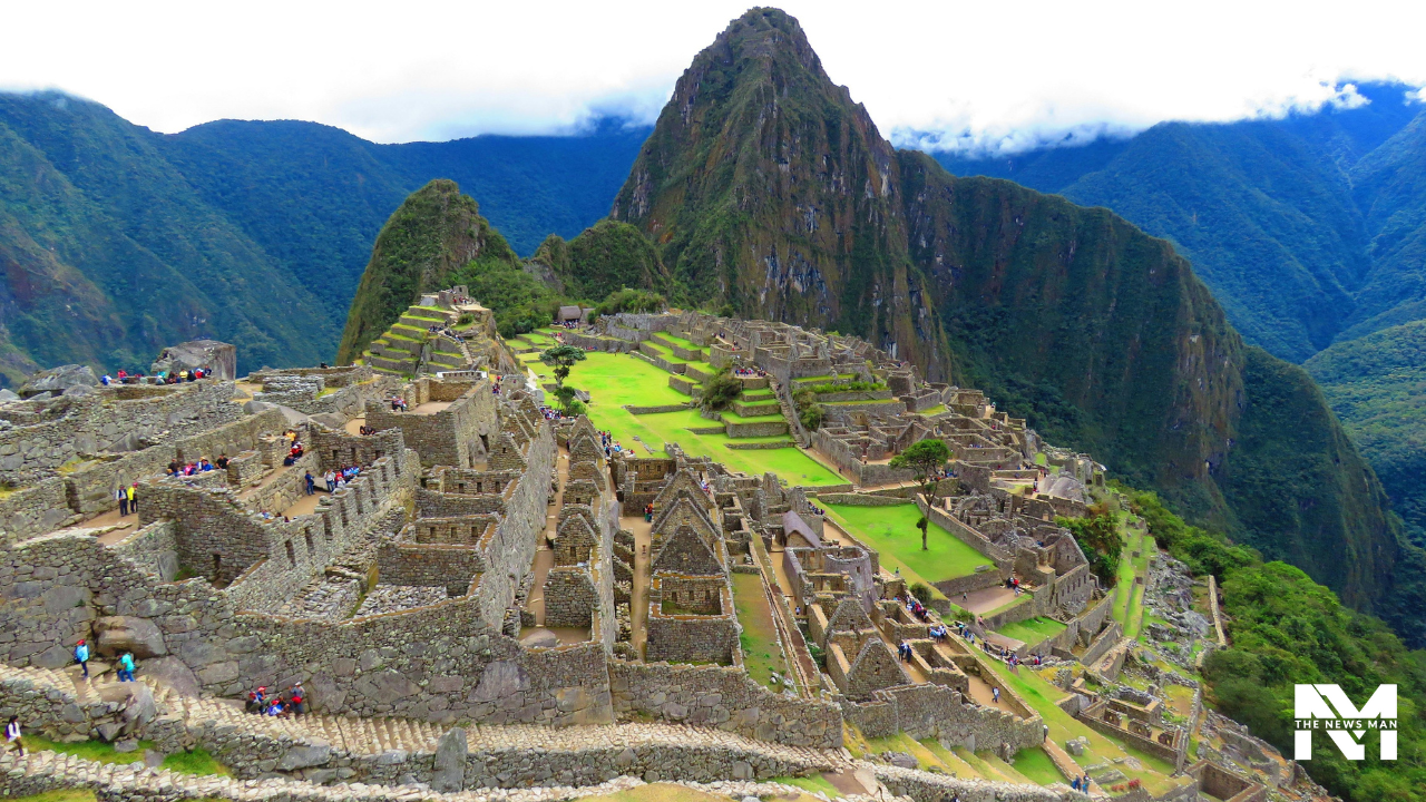 With winter running from May to September, Peru’s clear skies and soothing atmosphere welcome tourists worldwide. A winter escapade in the country is apt for explorers seeking pleasant weather, fewer crowds, and a handful of cultural activities to indulge in.
