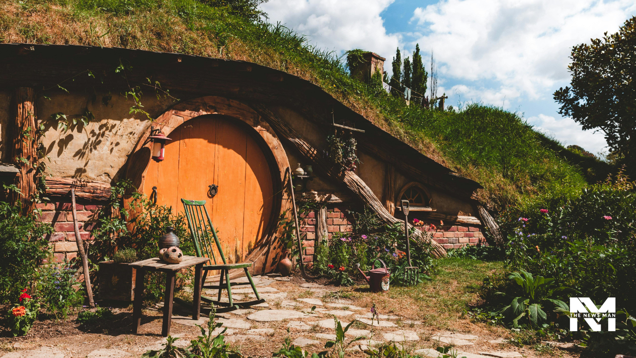 As seasons flip in the southern hemisphere, New Zealand’s Queenstown transforms into a snowy wonderland. New Zealand becomes a major winter hotspot for outdoor enthusiasts, adventure lovers, and explorers who love skiing, thermal baths, snowboarding, or even ice climbing.