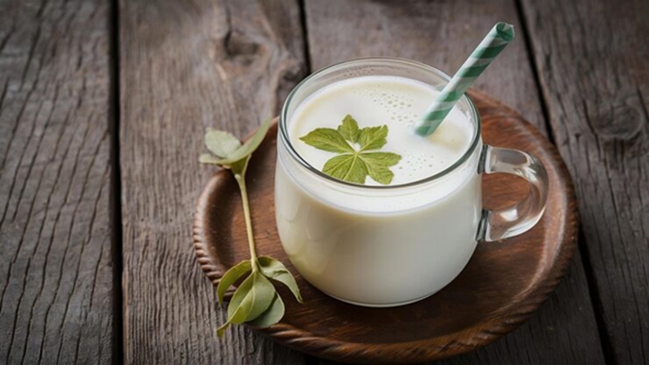 It is in high water content and essential electrolytes like potassium and sodium. You can consume this in hot weather for hydration.