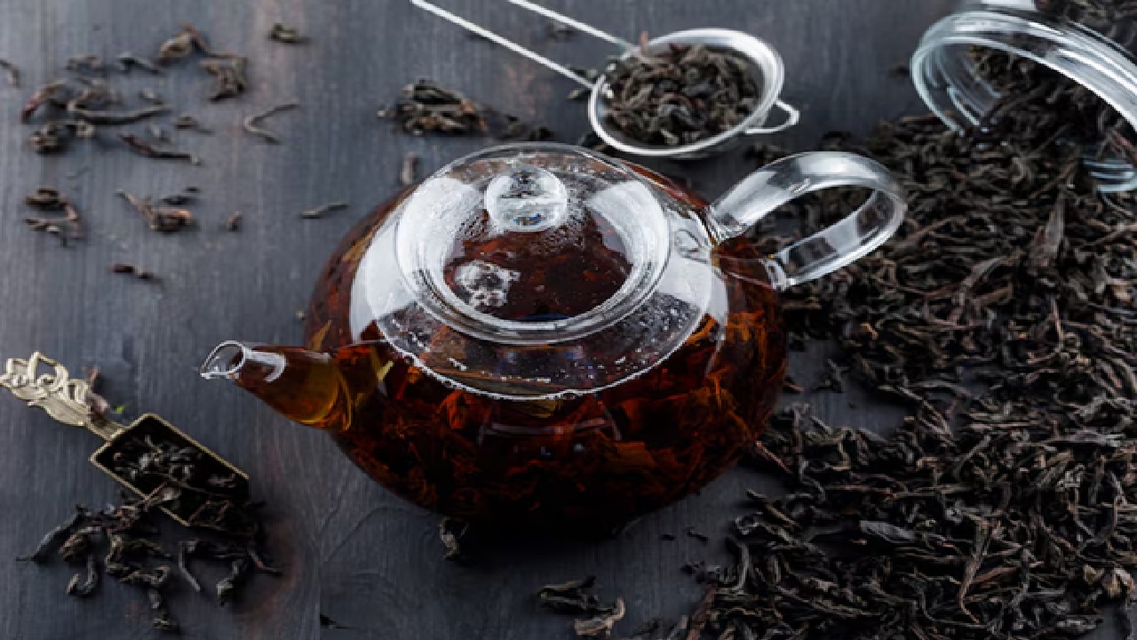 The mix of caffeine and L-theanine can boost focus and attention. Drinking black tea might help burn fat and enhance metabolism.
