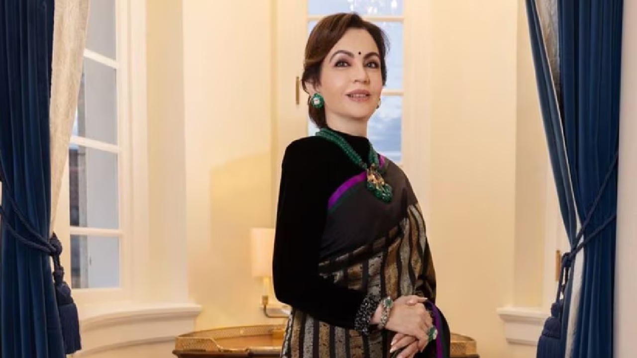 The exquisite Kanchipuram silk saree worn by Nita Ambani included more than 100 classic motifs that were influenced by the temples of Kanchipuram. It was matched with a velvet blouse that had a high neckline and intricate beading on the sleeves.