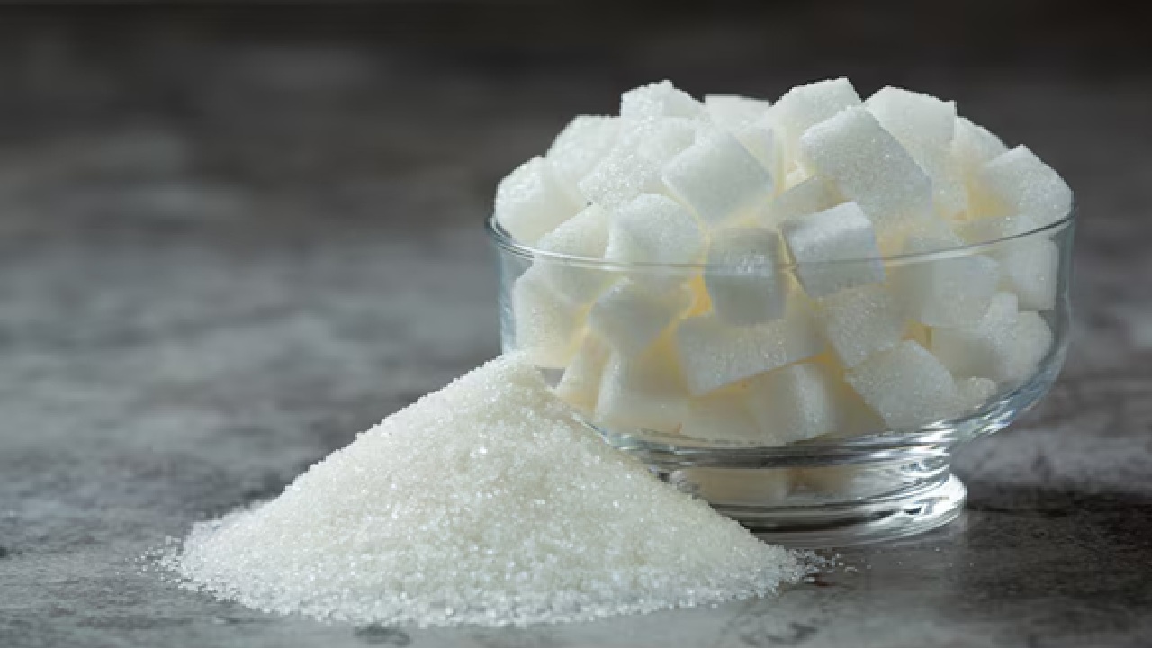 Although both are sweeteners with comparable calorie counts and a high glycemic index, jaggery maintains trace nutrients and antioxidants. Sugar only provides sweet taste.