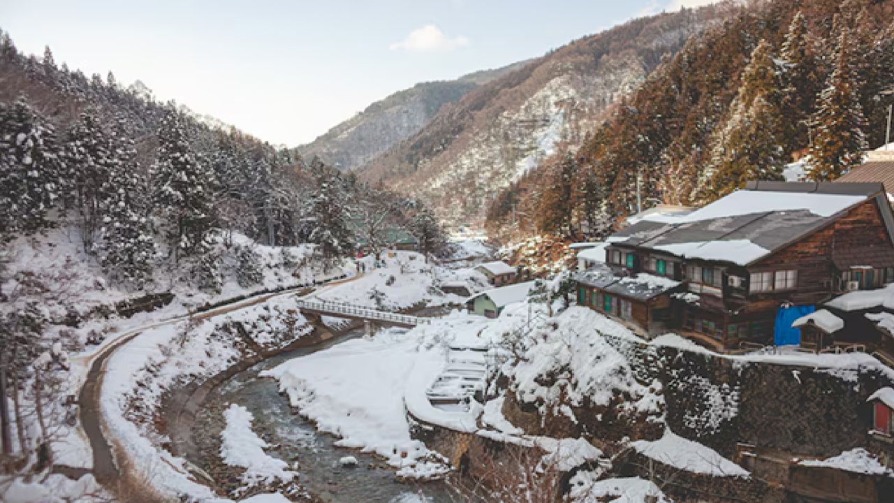 Gulmarg is experiencing snowfall of the season, it is the best time to pack your bags and plan a short or long holiday.