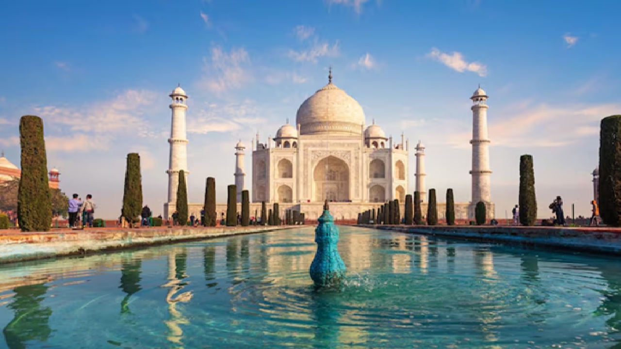 You can plan a visit to Delhi and Agra, where you can see the beautiful Taj Mahal with your family. You can discover old and New Delhi. You can visit the Red fort, Humayun Tomb, Qutub Minar, India Gate, Lotus Temple, Akshardham Temple etc. You can visit Connaught place for New Year's vibes. There are many cafes and restaurants.