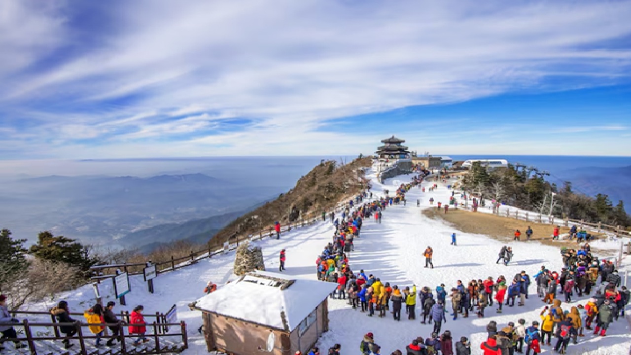 Shimla is a well-liked new year's getaway due to its winter atmosphere, celebrations and snow. You can enjoy the cold weather, which might fall below freezing, take part in new year's eve festivities and parties and can try out winter activities like skiing and ice skating.