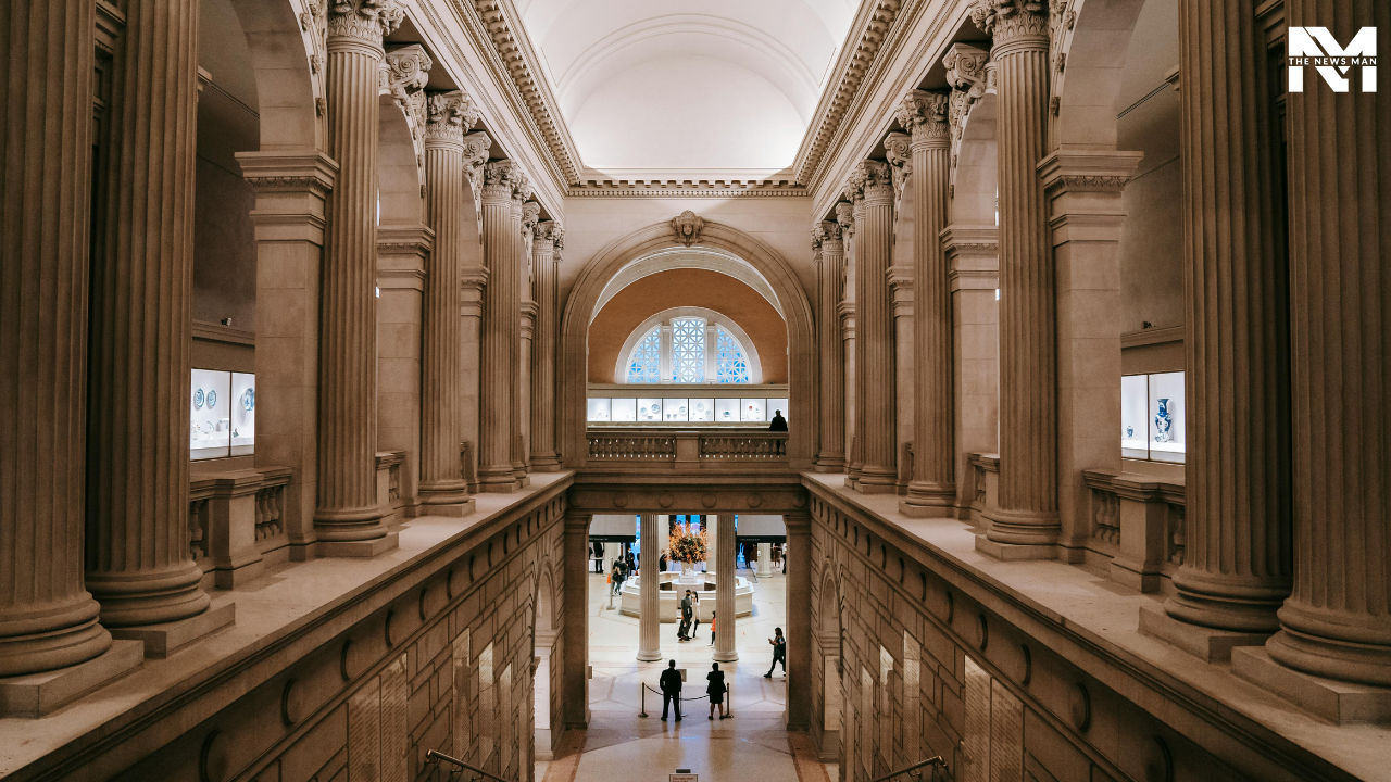 With a collection of more than two million items, the Metropolitan Museum of Art in New York City is the largest museum in the Western Hemisphere. It presents over 5,000 years of artwork, including Islamic art dating back to the seventh century and exquisite European paintings.
