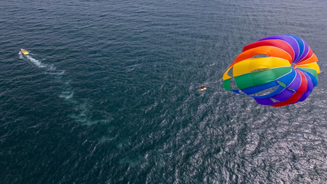 Parasailing: You can do parasailing in Goa, Kerala, Andaman & Nicobar Islands and Maharashtra. Tarkarli and Malvan in Maharashtra, Calangute Beach, Baga Beach, Candolim Beach in Goa and Kovalam Beach, Varkala Beach, Alappuzha Beach in Kerala are the most popular spots.