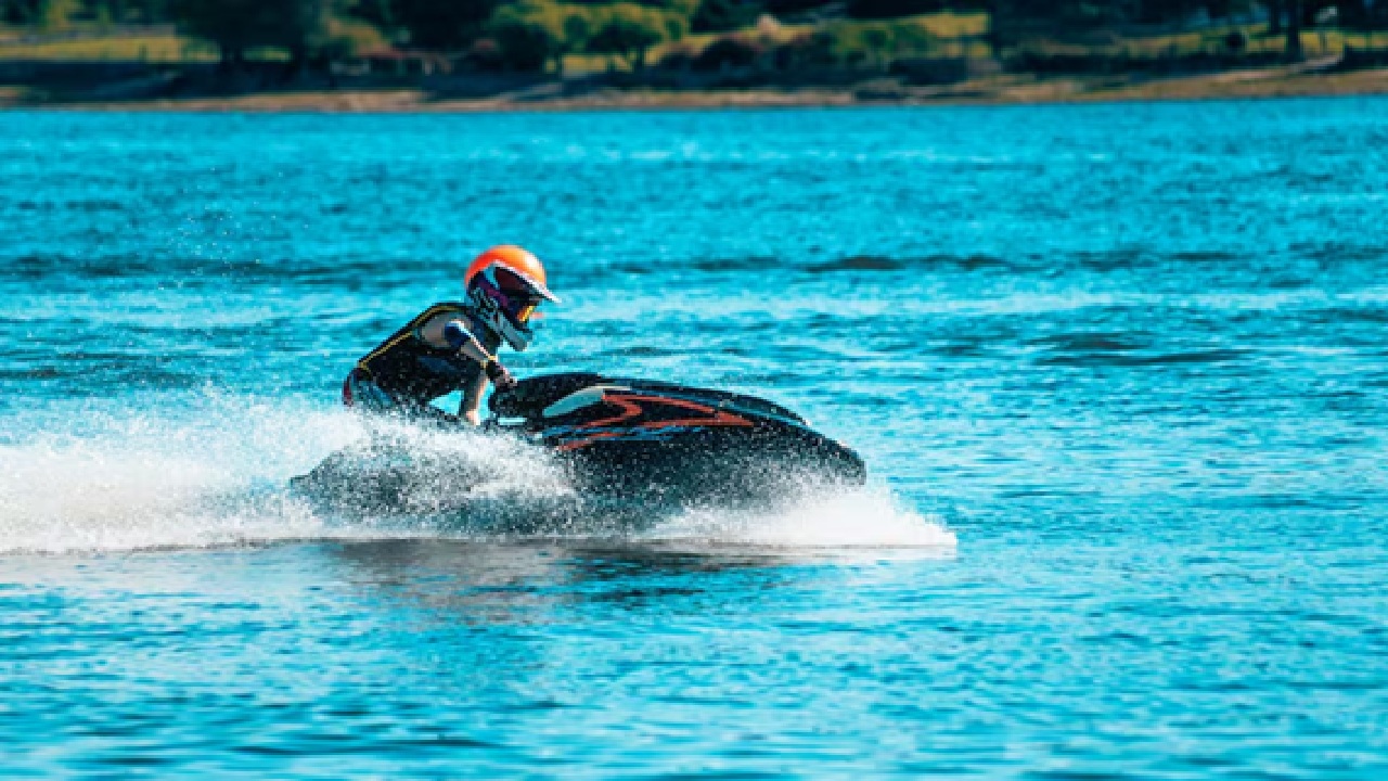 Jet Skiing: Juhu Beach in Mumbai, North and South Goa, including Calangute, Baga, Candolim, and Anjuna in Goa are the most popular spots for jet skiing. The price may vary based on the hours and seasons.