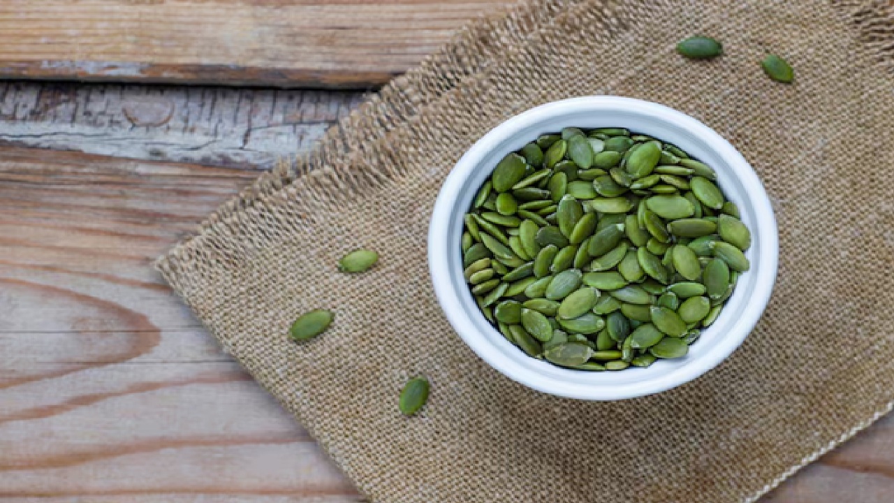 Pumpkin Seeds: One ounce of pumpkin seeds contains between 2.2 and 3 mg of zinc, making them a great source of the mineral.