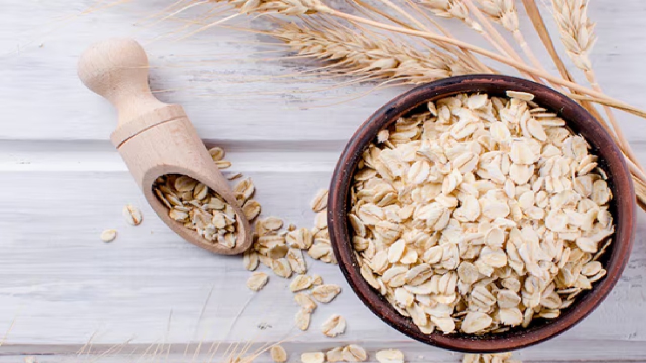 Oats: Zinc is present in oats and each serving can provide a sizable quantity of this nutrient. There are about 2.3 mg of zinc in one cup of cooked oats. Additionally, oats provide other nutrients like fiber and folate. (Disclaimer: Given the input is on an information basis, please seek professional advice.)