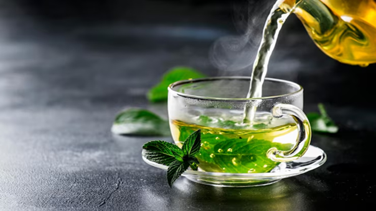 The Pros and Cons of Drinking Green Tea on an Empty Stomach in the Morning