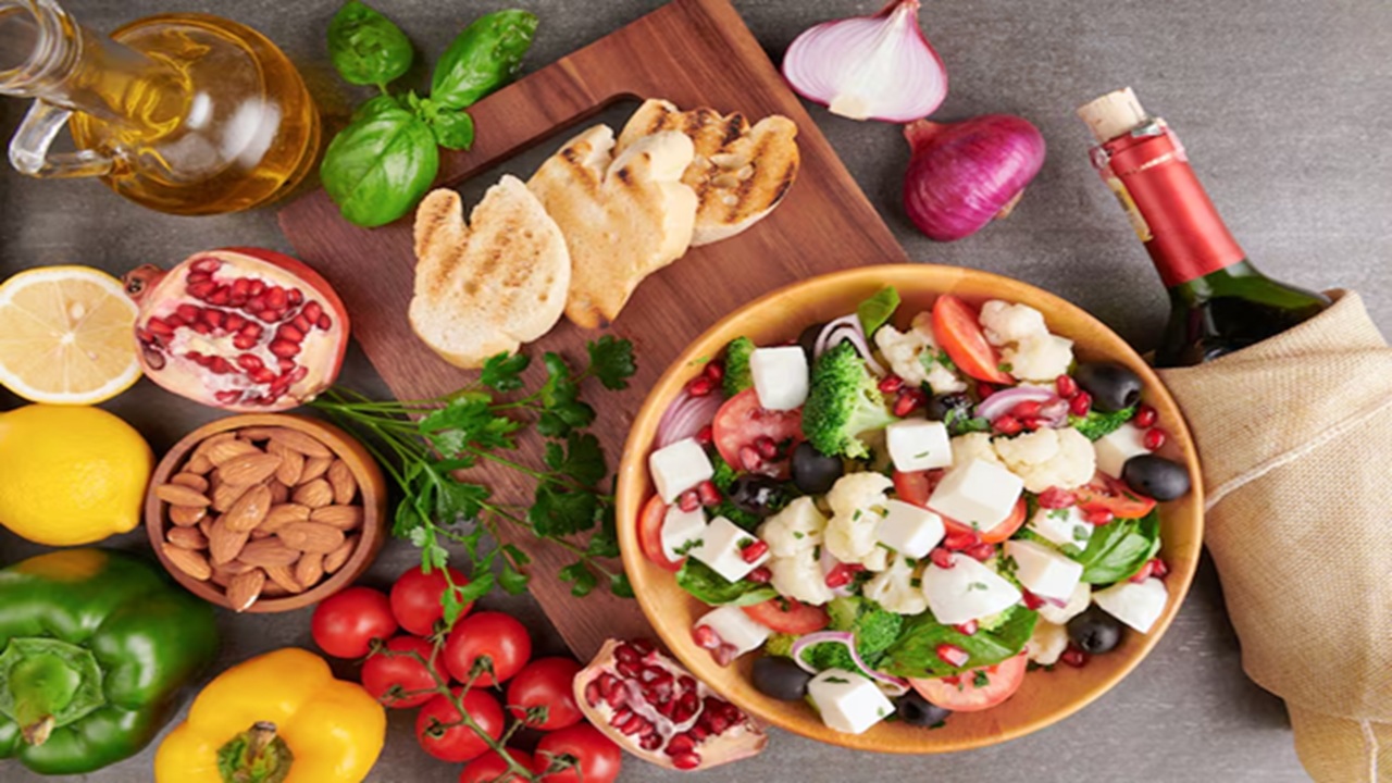 What is the Mediterranean Diet? 6 Health Benefits You Should Know