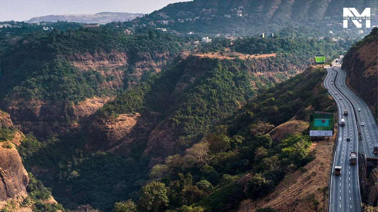 Rajmachi is a small village perched in the Sahayari mountains, popular for its pleasant weather and views. With twin forts, namely Shrivardhan and Manaranjan, it is the go-to place for trekkers and thrill-seekers who wish to witness a lush green paradise.
