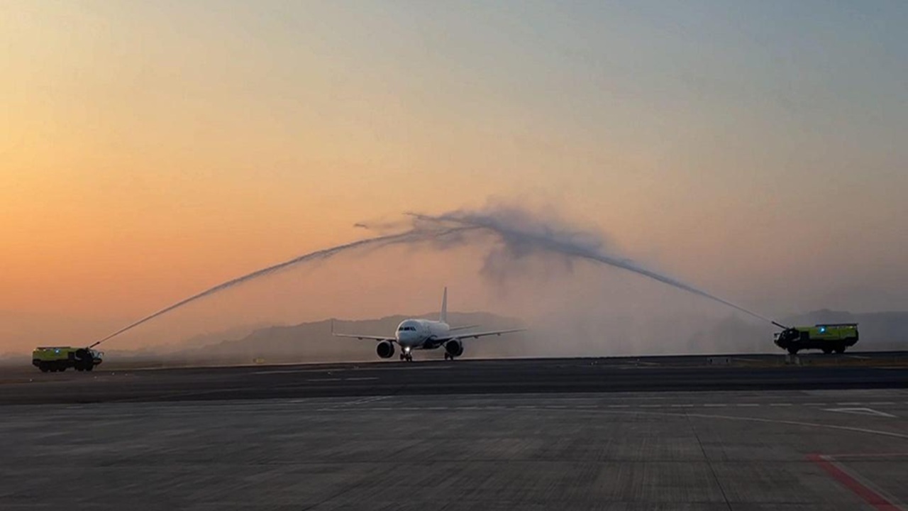 Navi Mumbai International Airport Begins Operations with 48 Flights Serving Over 4,000 Passengers on First Day