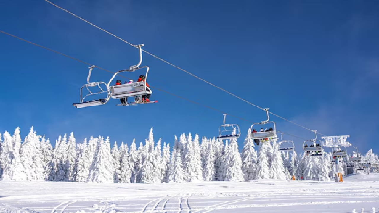 Iconic Scenery to Luxury: 5 Destinations in the World for Ski Season