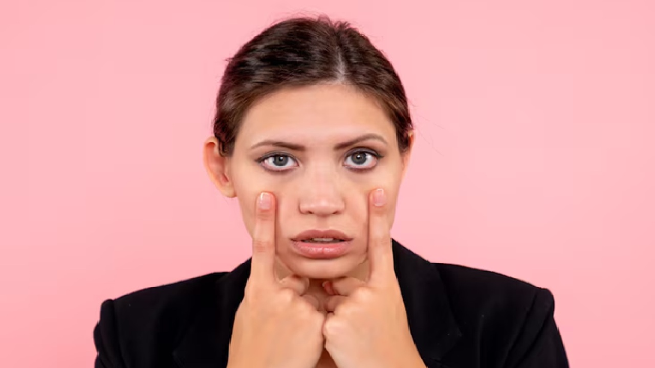 Wrinkles and Dark Circles in Your Late 20s? 6 Skincare Tips To Follow Wrinkles and Dark Circles in Your Late 20s? 6 Skincare Tips To Follow