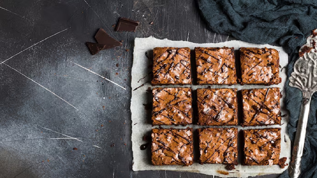 Hazelnut: The delicious and well liked treat known as hazelnut brownies blends rich chocolate with the unique, nutty taste and crunch of hazelnuts.