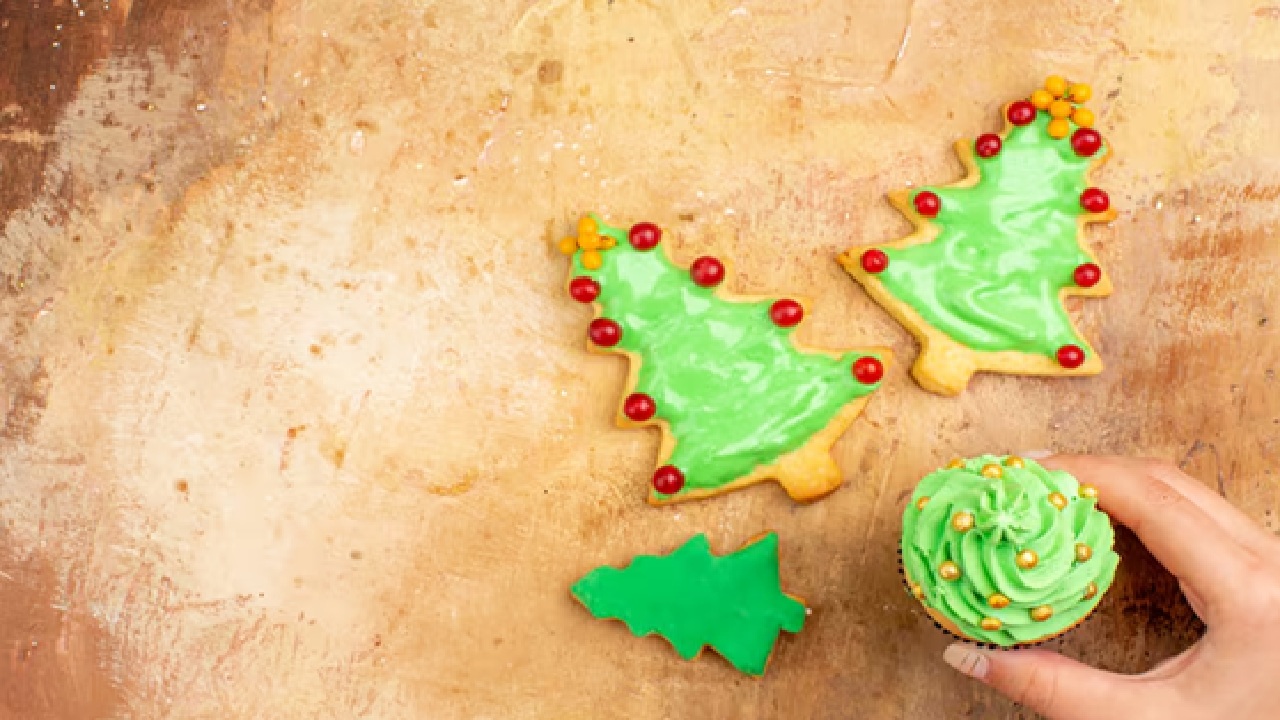 Christmas Tree: Making Christmas tree brownies is the best choice. You can create a chocolate brownie and have green fondant and sugar candy to embellish the baked product.