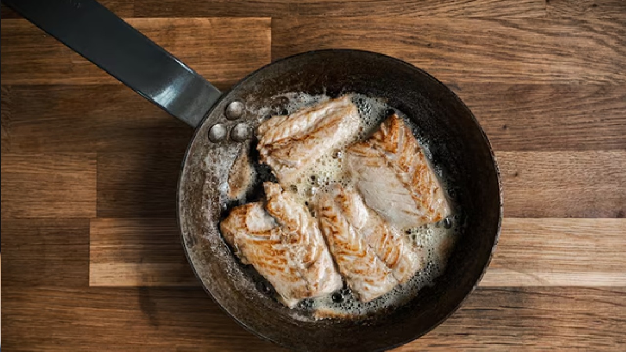 Use only wooden, silicone or plastic utensils to avoid scratching or damaging the nonstick coating. (Disclaimer: Given the input is on an information basis, please seek professional advice.)