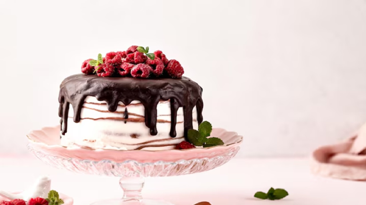 Chocolate Truffles: The rich ganache base is made by combining heavy cream and chopped chocolate. Roll and cover with sprinkles, nuts or cocoa powder after cooling. (Disclaimer: Given the input is on an information basis, please seek professional advice.)